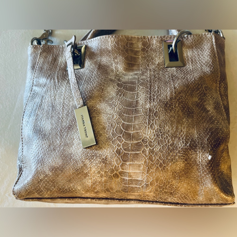 Ivanka Trump Vintage Y2K Tan Two Way Crossbody Bag with Chain Strap EUC - Picture 4 of 14
